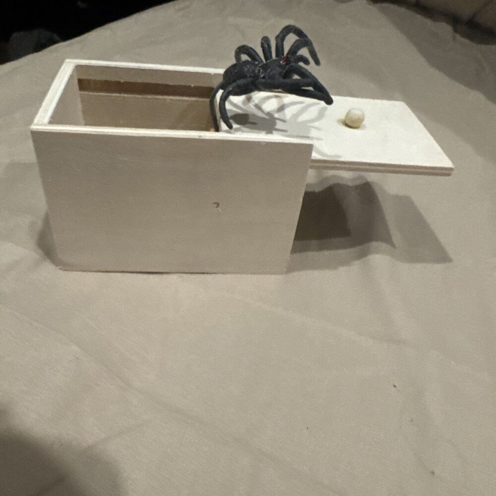 Fake Spider in a Box Prank Gift for Adults Kids,Handmade Wooden Pop Out Scare Su